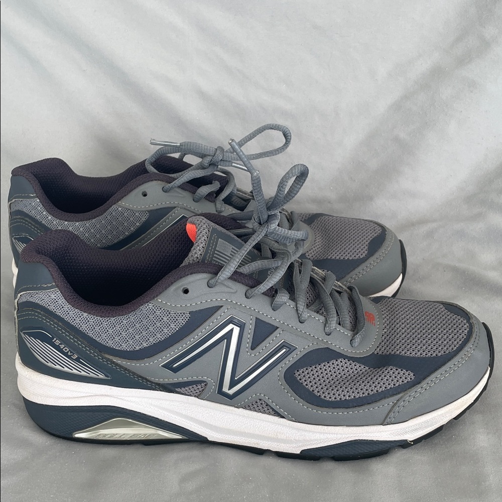 New Balance 1540v3 athletic shoes with roll bar stabilizer